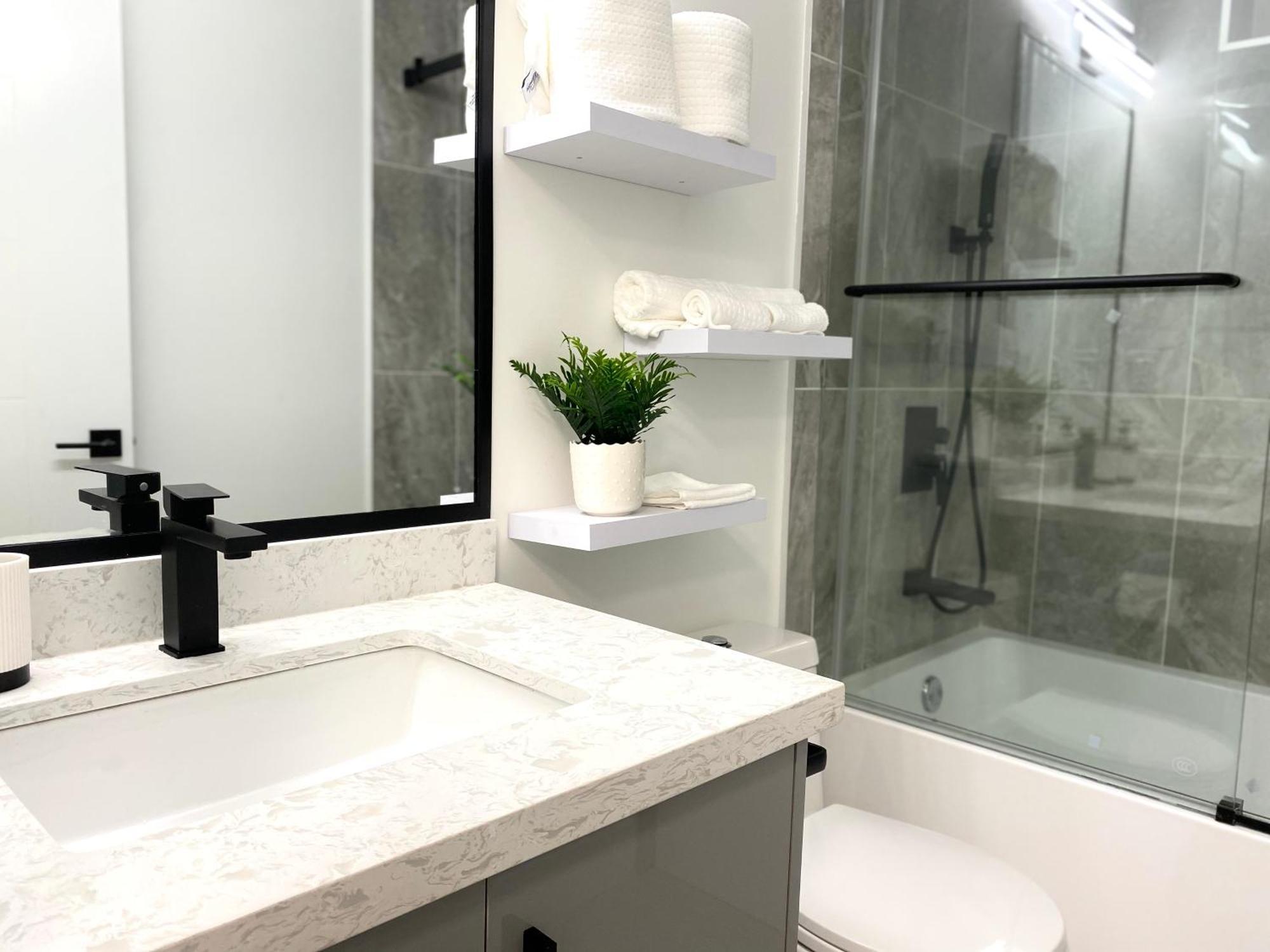 Apartamento Modern And New House Near Pne With Big Garden And Free Parking Vancouver Exterior foto