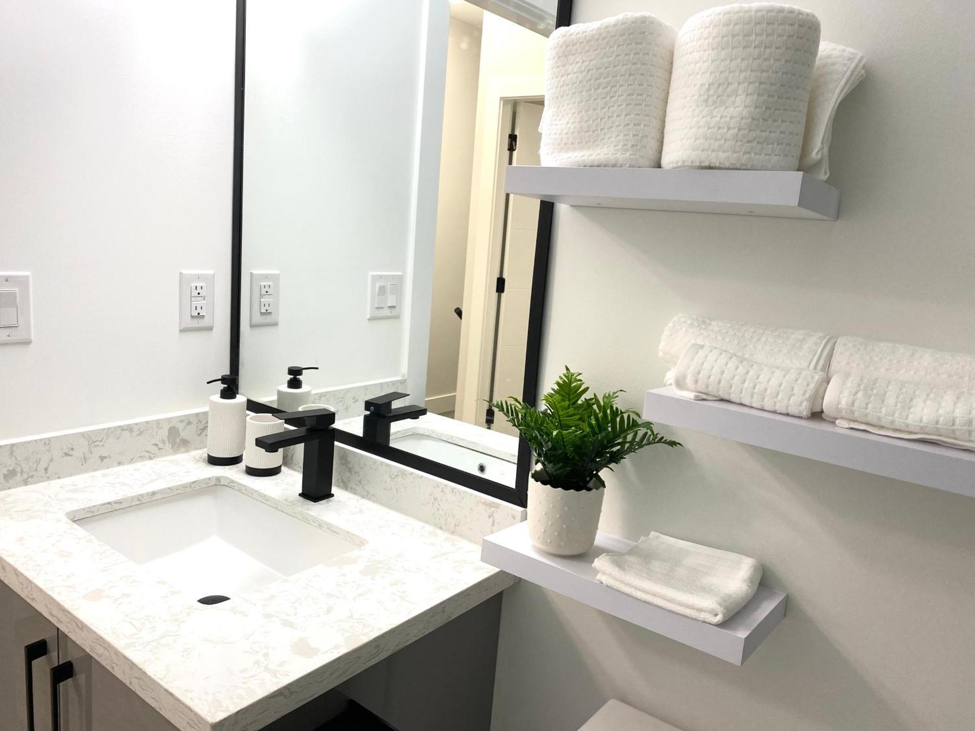 Apartamento Modern And New House Near Pne With Big Garden And Free Parking Vancouver Exterior foto