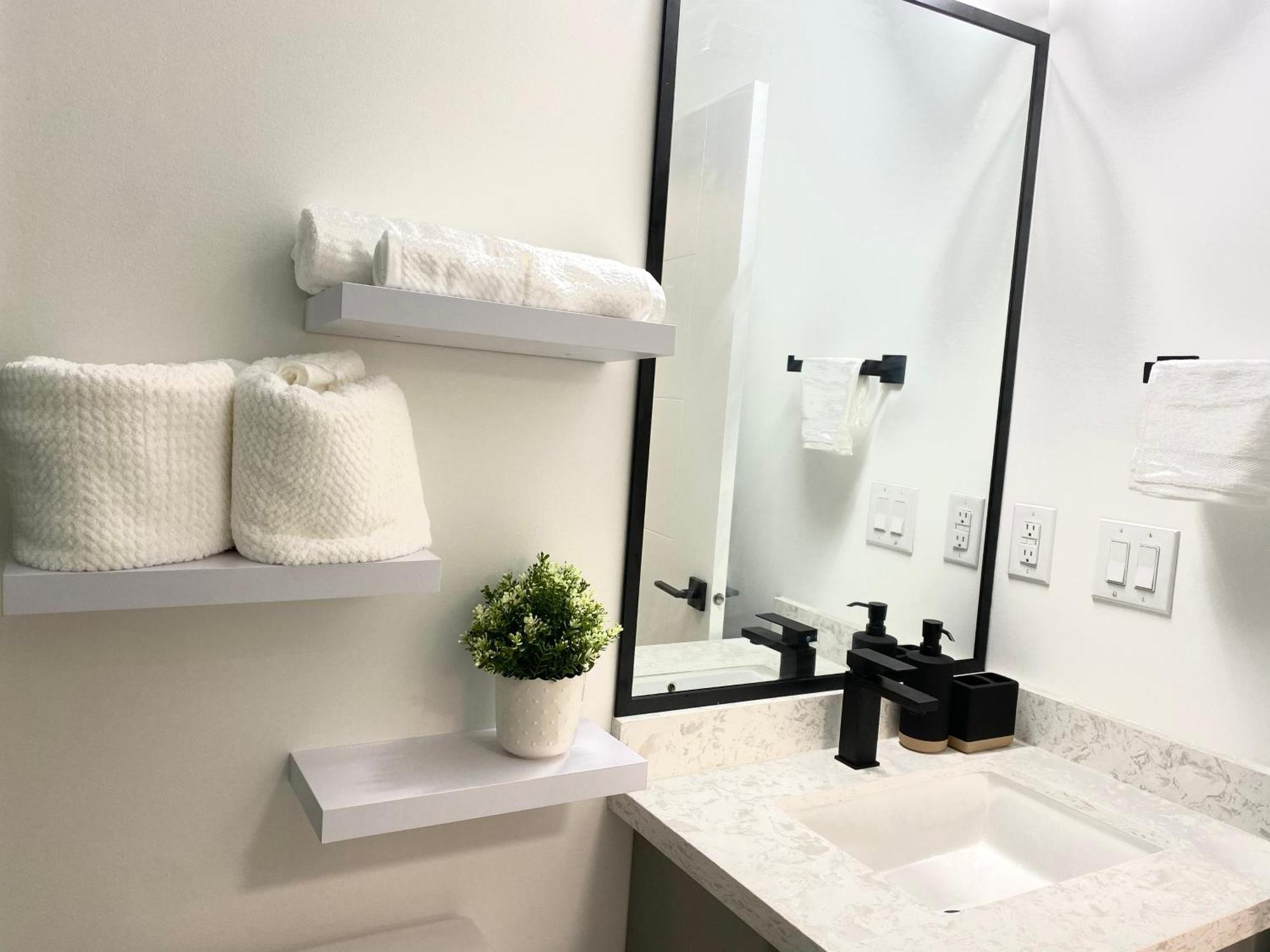 Apartamento Modern And New House Near Pne With Big Garden And Free Parking Vancouver Exterior foto