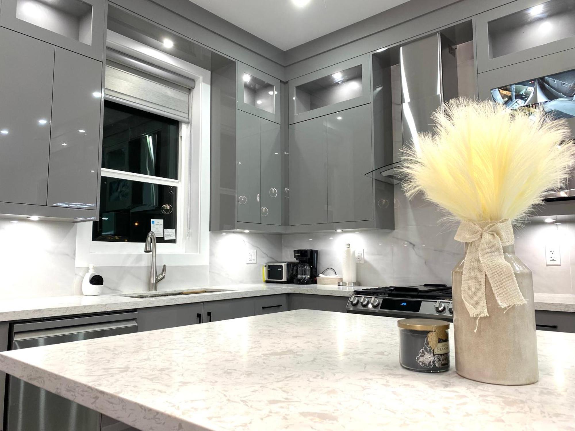 Apartamento Modern And New House Near Pne With Big Garden And Free Parking Vancouver Exterior foto